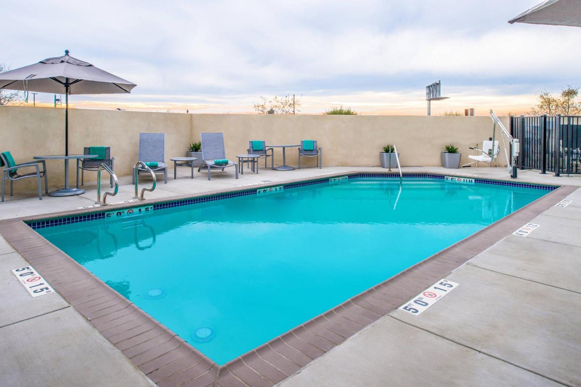 Towneplace Suites By Marriott Merced Exterior foto